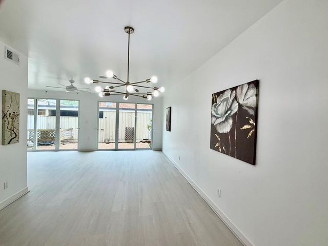 5878 Valley Forge Drive 149, Houston, TX 77057