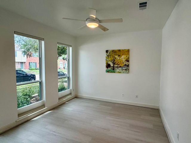 5878 Valley Forge Drive 149, Houston, TX 77057