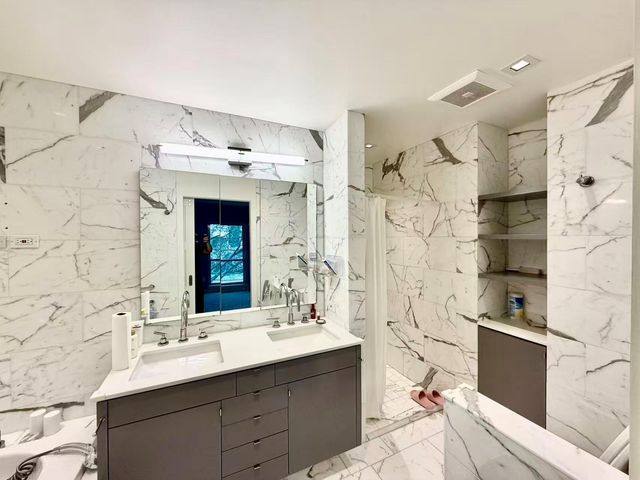 5878 Valley Forge Drive 149, Houston, TX 77057