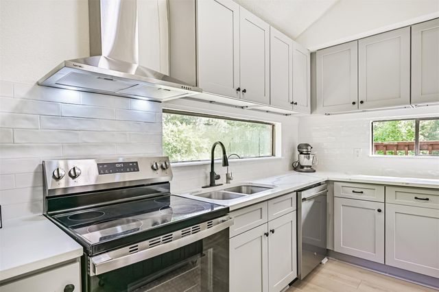 7445 Cobbs Oak Lane, Rosharon, TX 77583
