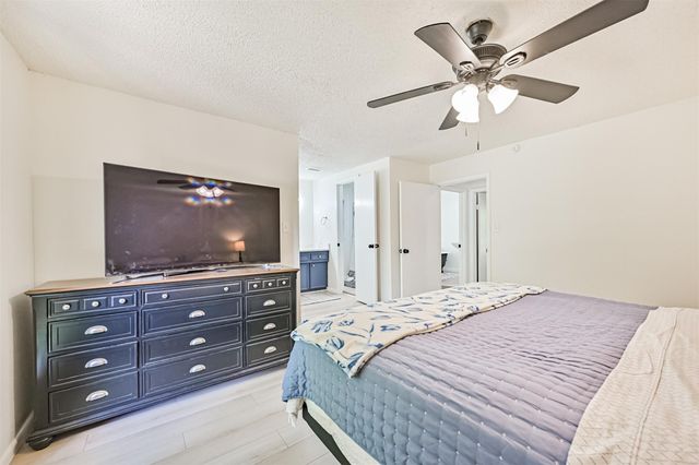 7445 Cobbs Oak Lane, Rosharon, TX 77583
