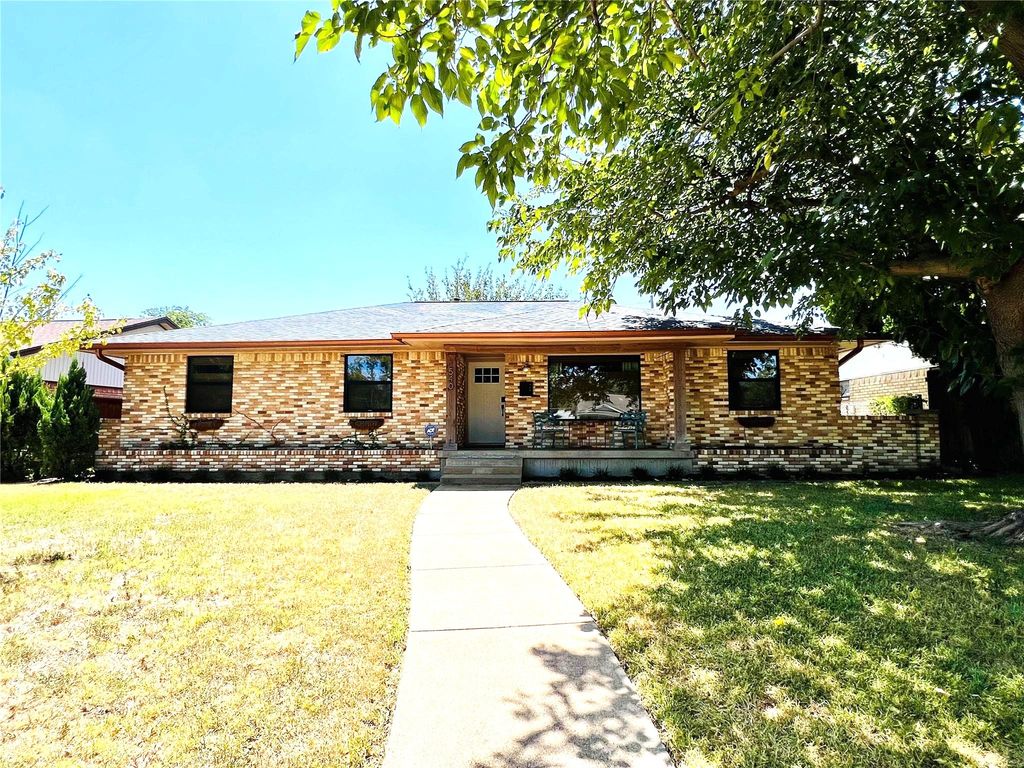 1540 Brook Valley Lane, Dallas, TX 75232