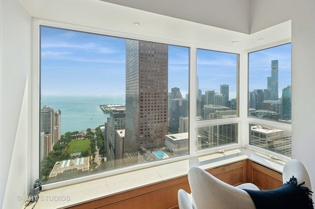 800 N Michigan Avenue 4702, Chicago, IL 60611