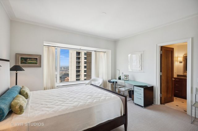 800 N Michigan Avenue 4702, Chicago, IL 60611