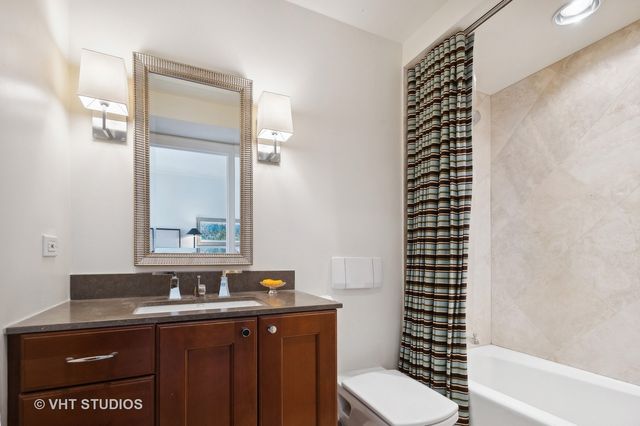 800 N Michigan Avenue 4702, Chicago, IL 60611