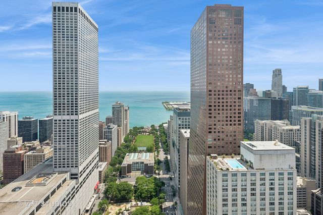 800 N Michigan Avenue 4702, Chicago, IL 60611