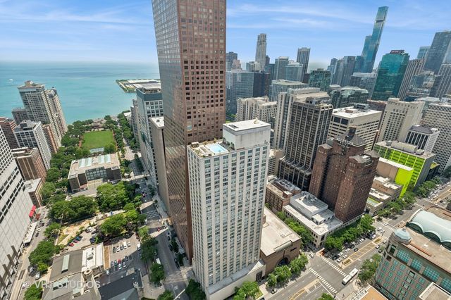 800 N Michigan Avenue 4702, Chicago, IL 60611