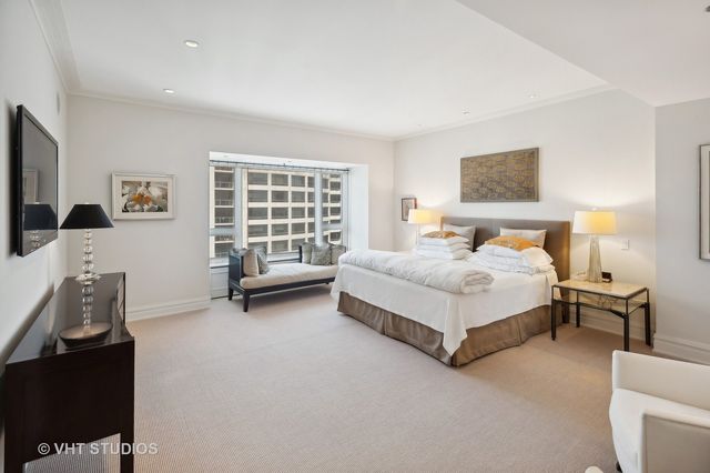 800 N Michigan Avenue 4702, Chicago, IL 60611