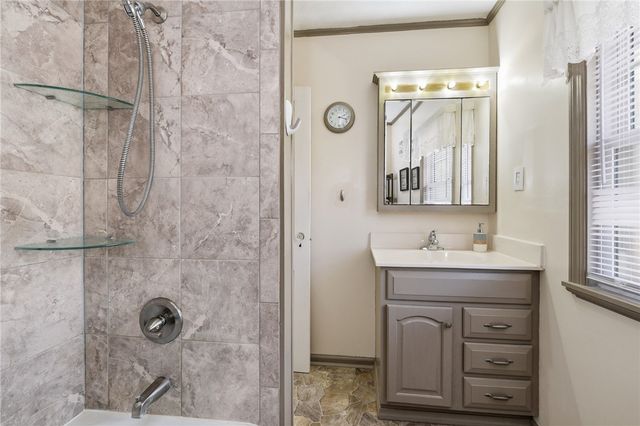 380 5th St, Beaver, PA 15009