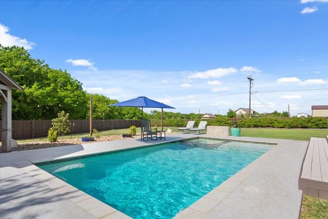 101 Rancho Lorena Drive, Lorena, TX 76655