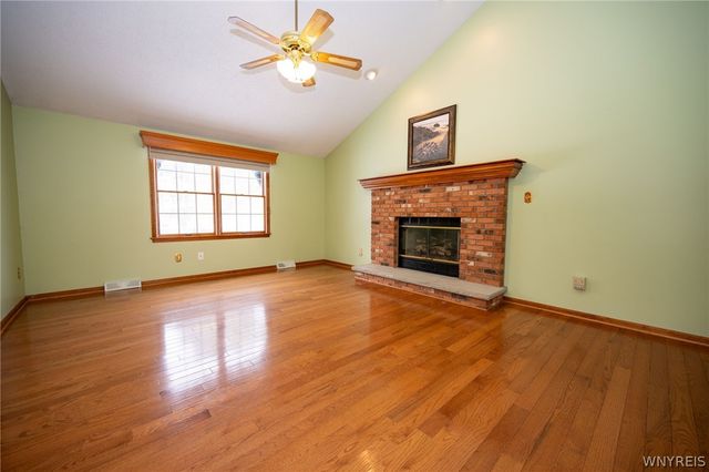 16 Buckhorn Court, Grand Island, NY 14072