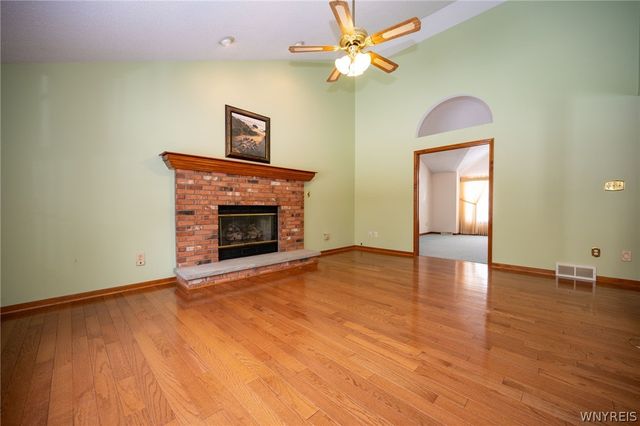 16 Buckhorn Court, Grand Island, NY 14072