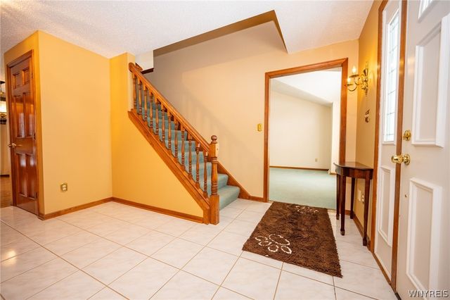 16 Buckhorn Court, Grand Island, NY 14072