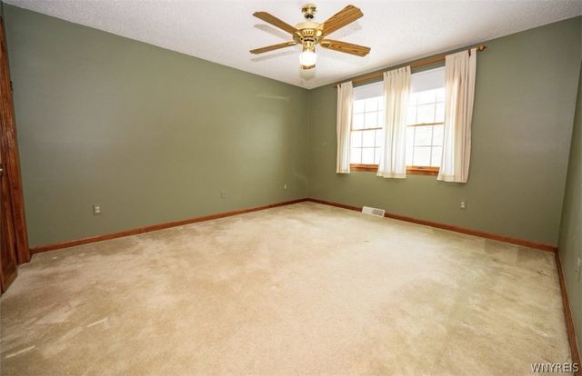 16 Buckhorn Court, Grand Island, NY 14072