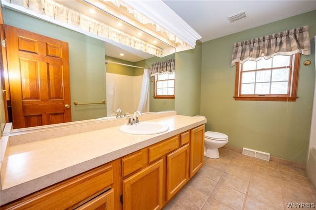 16 Buckhorn Court, Grand Island, NY 14072