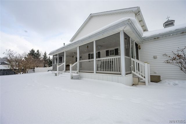 16 Buckhorn Court, Grand Island, NY 14072