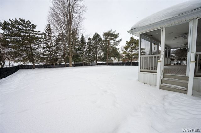 16 Buckhorn Court, Grand Island, NY 14072