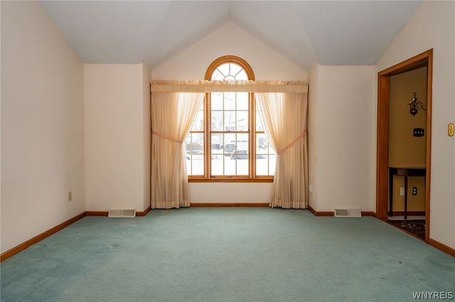 16 Buckhorn Court, Grand Island, NY 14072