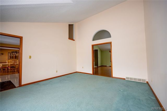 16 Buckhorn Court, Grand Island, NY 14072