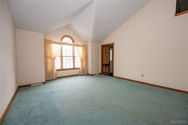 16 Buckhorn Court, Grand Island, NY 14072