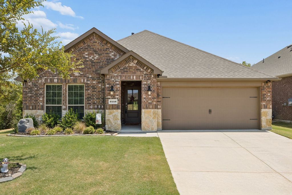 3440 Brady Starr Drive, Aubrey, TX 76227