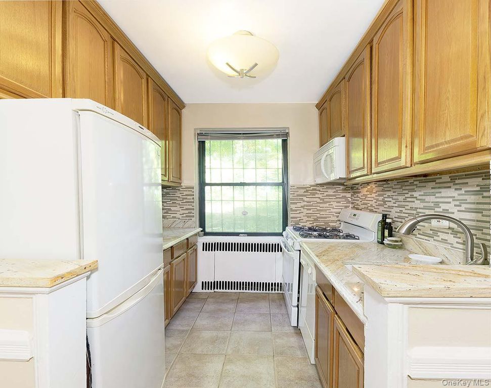 3017 Riverdale Avenue 2J, Bronx, NY 10463 — exterior