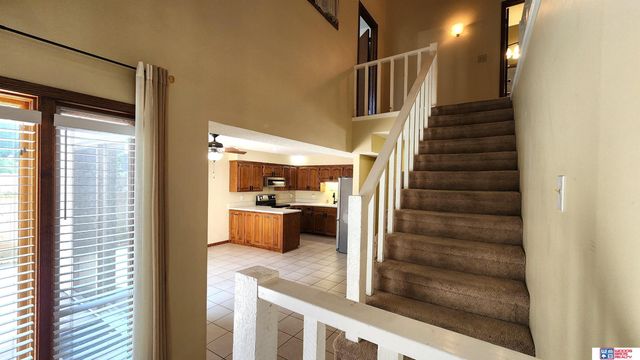5907 Oakridge Drive, Lincoln, NE 68516