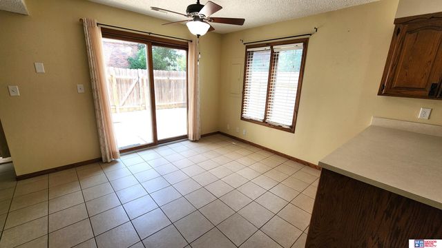 5907 Oakridge Drive, Lincoln, NE 68516