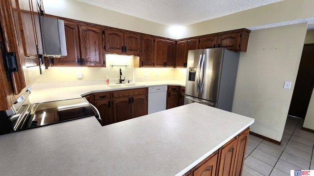 5907 Oakridge Drive, Lincoln, NE 68516