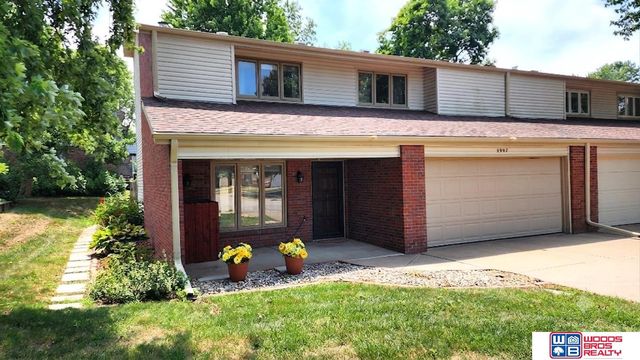 5907 Oakridge Drive, Lincoln, NE 68516