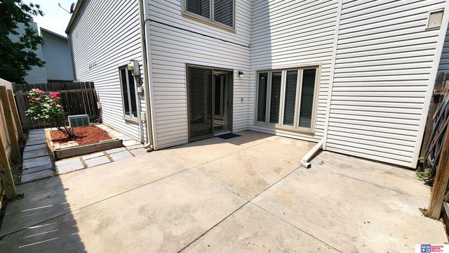 5907 Oakridge Drive, Lincoln, NE 68516