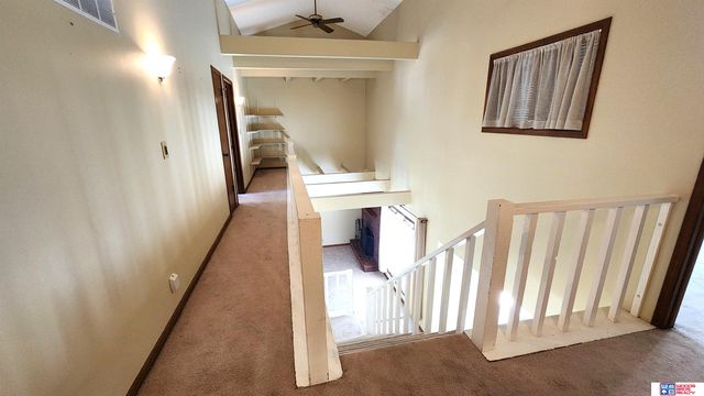 5907 Oakridge Drive, Lincoln, NE 68516