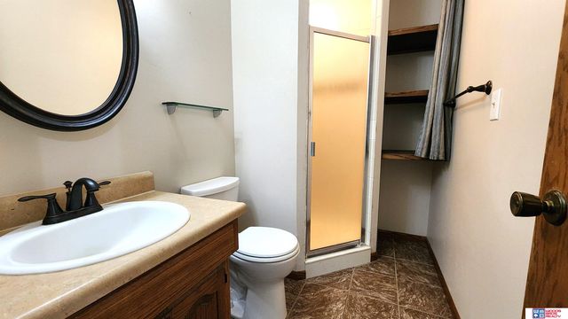 5907 Oakridge Drive, Lincoln, NE 68516
