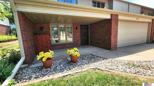 5907 Oakridge Drive, Lincoln, NE 68516