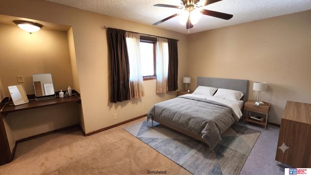 5907 Oakridge Drive, Lincoln, NE 68516
