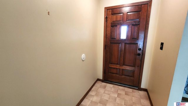 5907 Oakridge Drive, Lincoln, NE 68516