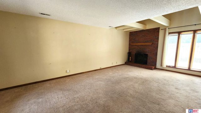 5907 Oakridge Drive, Lincoln, NE 68516