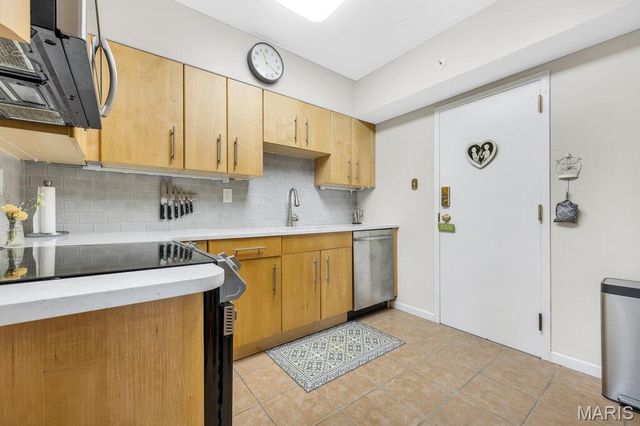 900 S Hanley Road 12E, Clayton, MO 63105