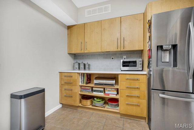 900 S Hanley Road 12E, Clayton, MO 63105