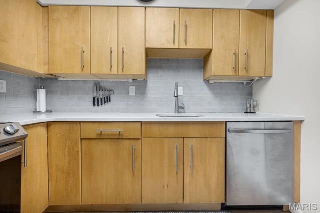 900 S Hanley Road 12E, Clayton, MO 63105