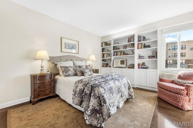 900 S Hanley Road 12E, Clayton, MO 63105