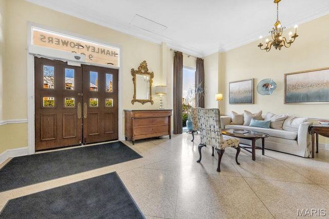 900 S Hanley Road 12E, Clayton, MO 63105