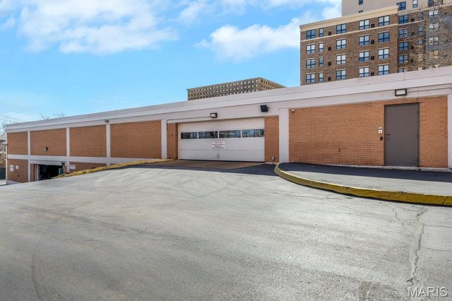 900 S Hanley Road 12E, Clayton, MO 63105