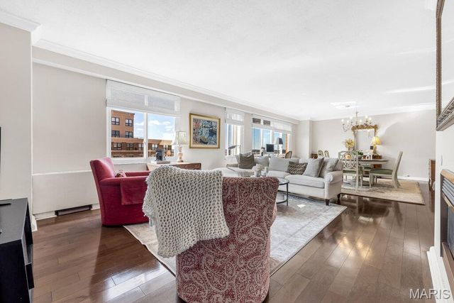 900 S Hanley Road 12E, Clayton, MO 63105