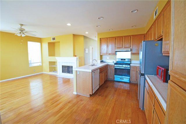 323 Lydia Ln, Corona, CA 92882