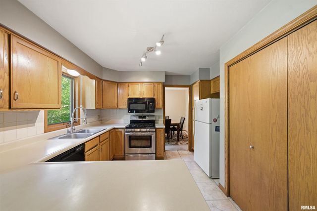 6022 W RIDGECREST Circle, Peoria, IL 61615