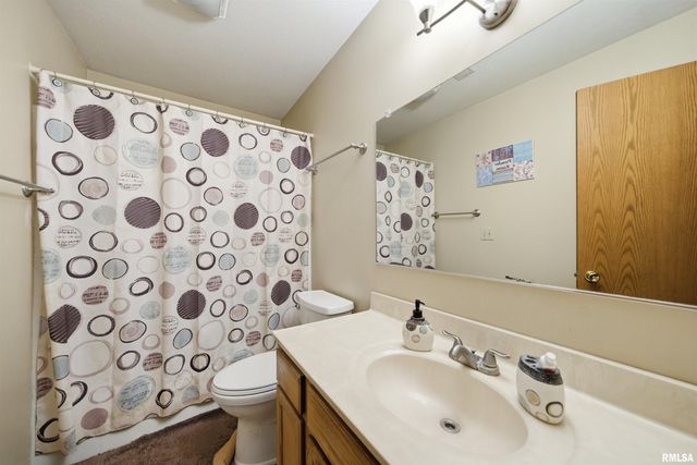 6022 W RIDGECREST Circle, Peoria, IL 61615