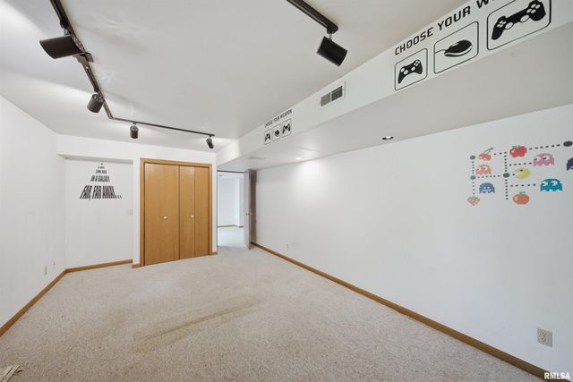 6022 W RIDGECREST Circle, Peoria, IL 61615