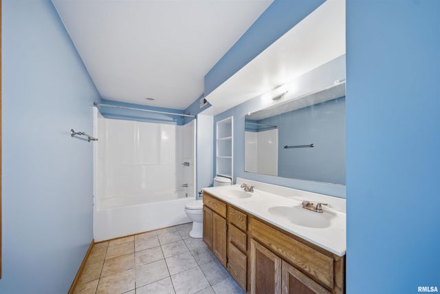 6022 W RIDGECREST Circle, Peoria, IL 61615