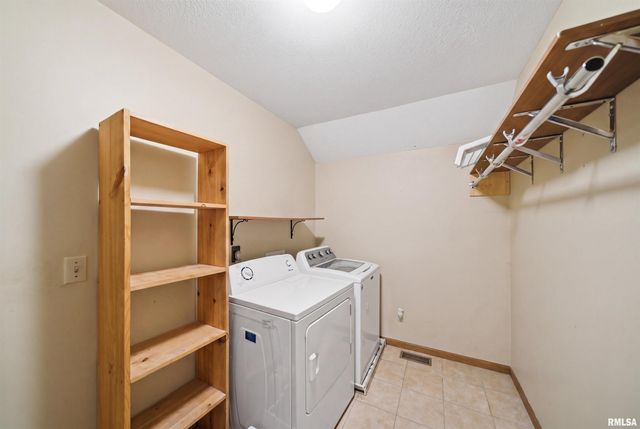 6022 W RIDGECREST Circle, Peoria, IL 61615
